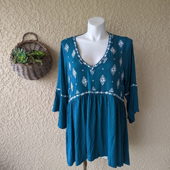 Torrid super soft embroidered baby doll bell sleeve high low size 3 aqua - Picture 4 of 8